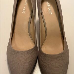 Nine West Women's Gray Textured Heels